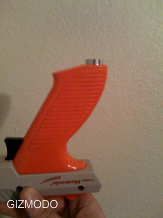 Illustration for article titled NES Zapper Bong Invites You to Place the Barrel in Your Mouth